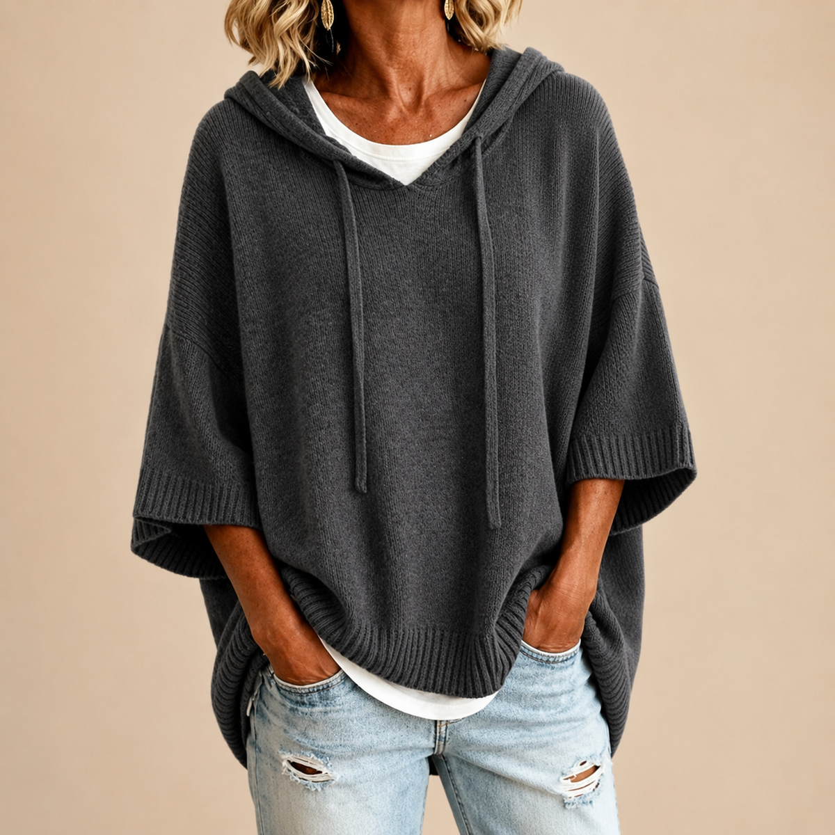 ALESSIA | Poncho in Maglia con Cappuccio Grigio