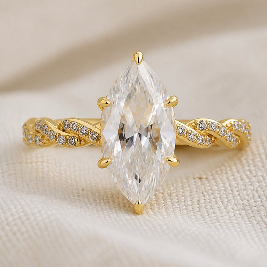 COSIMA | Anello Dorato con Cristallo Marquise