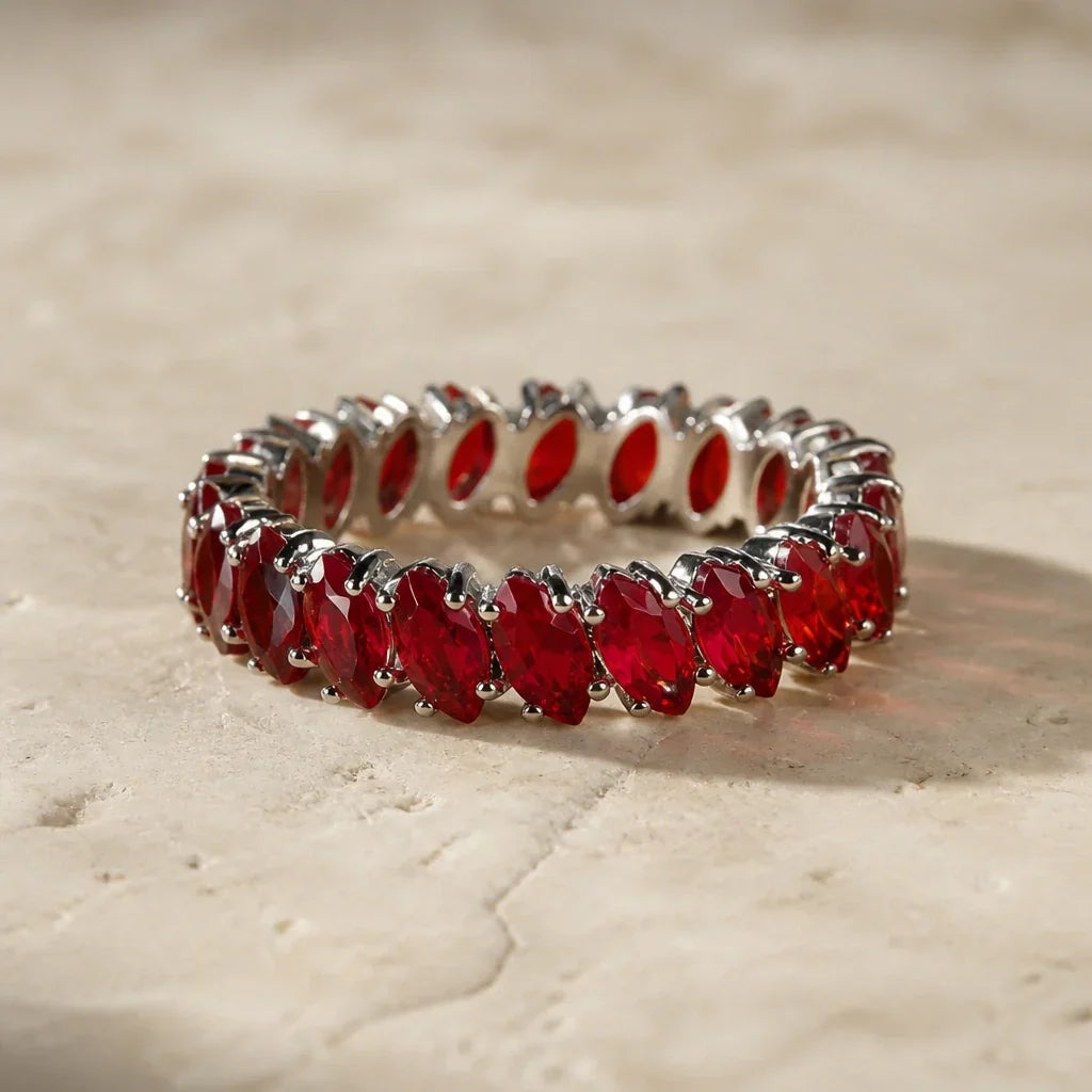 ALMA | Anello Dorato con Pietra Rossa