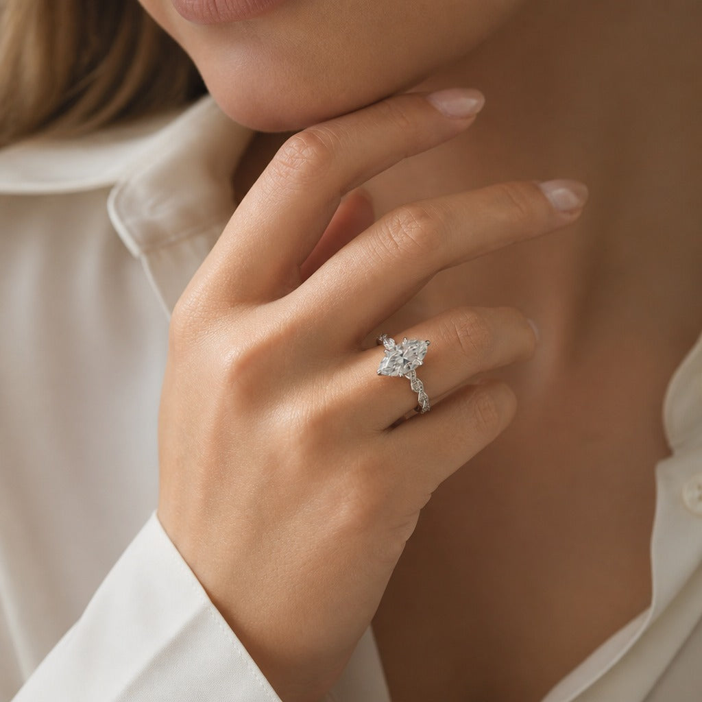 COSIMA | Anello Dorato con Cristallo Marquise