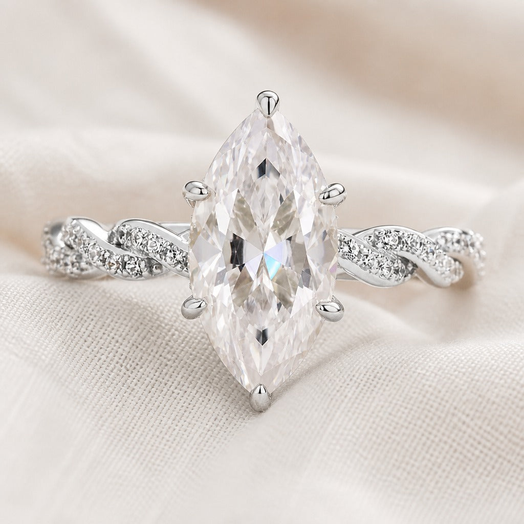 COSIMA | Anello Dorato con Cristallo Marquise