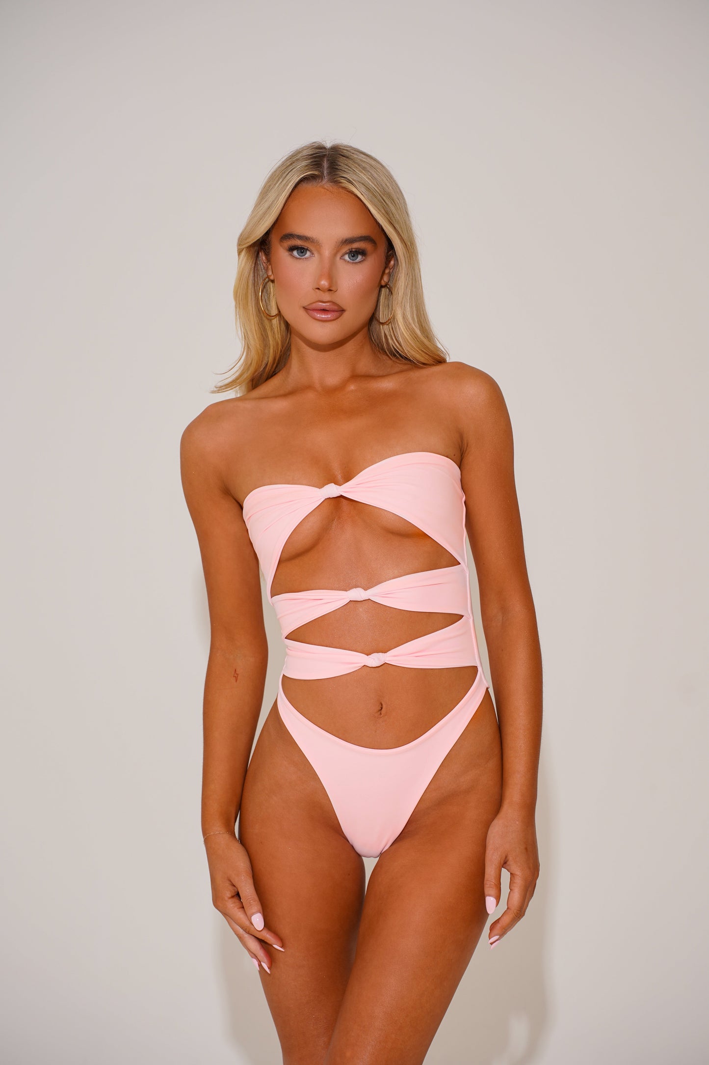 Il costume intero annodato - rosa milkshake