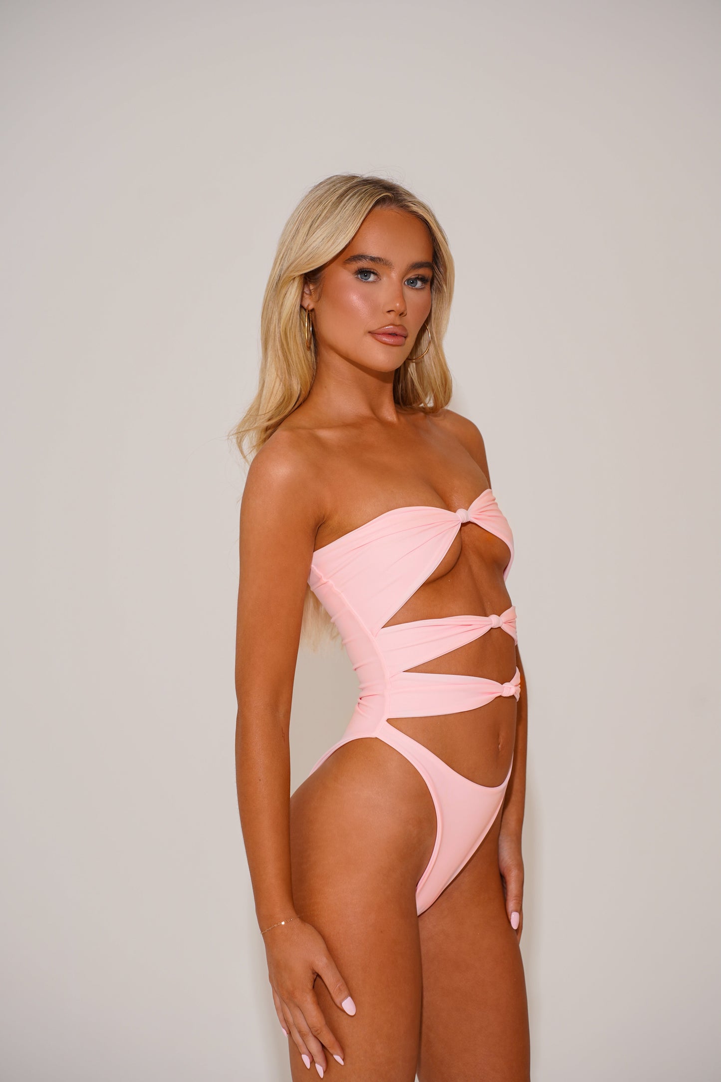 Il costume intero annodato - rosa milkshake