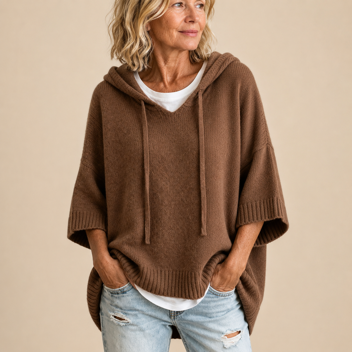 PAOLA | Poncho in Maglia con Cappuccio Marrone