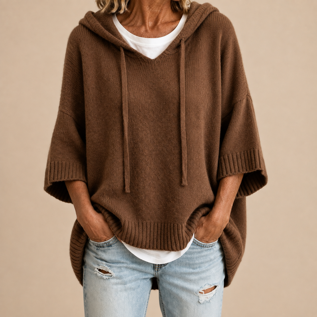 PAOLA | Poncho in Maglia con Cappuccio Marrone
