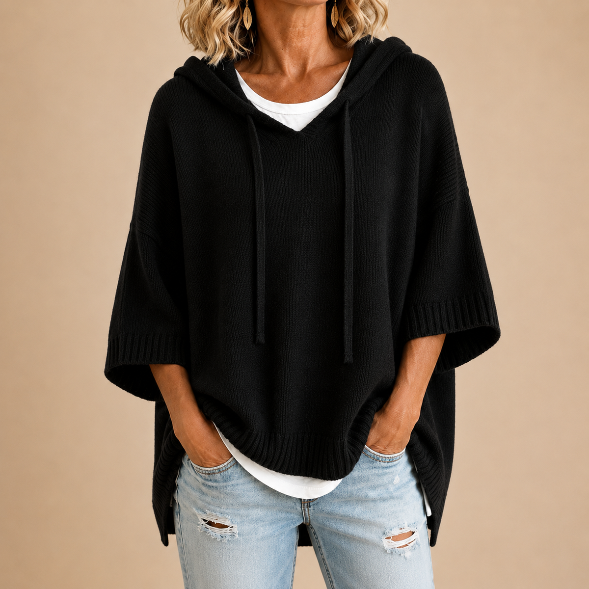 CINZIA | Poncho in Maglia con Cappuccio Nero