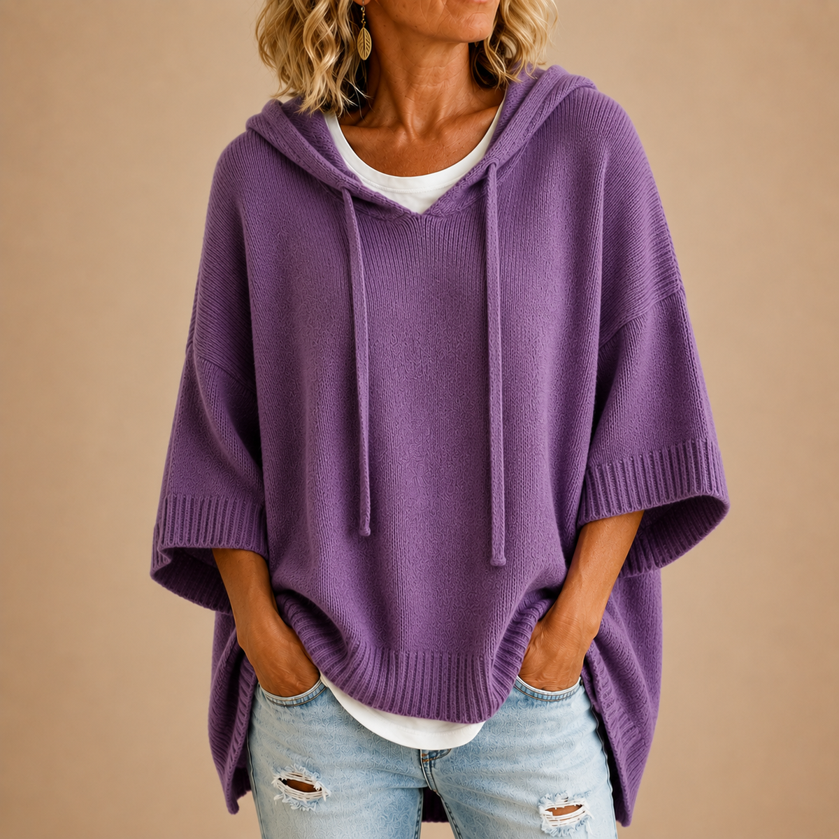 CHIARA | Poncho in Maglia con Cappuccio Viola