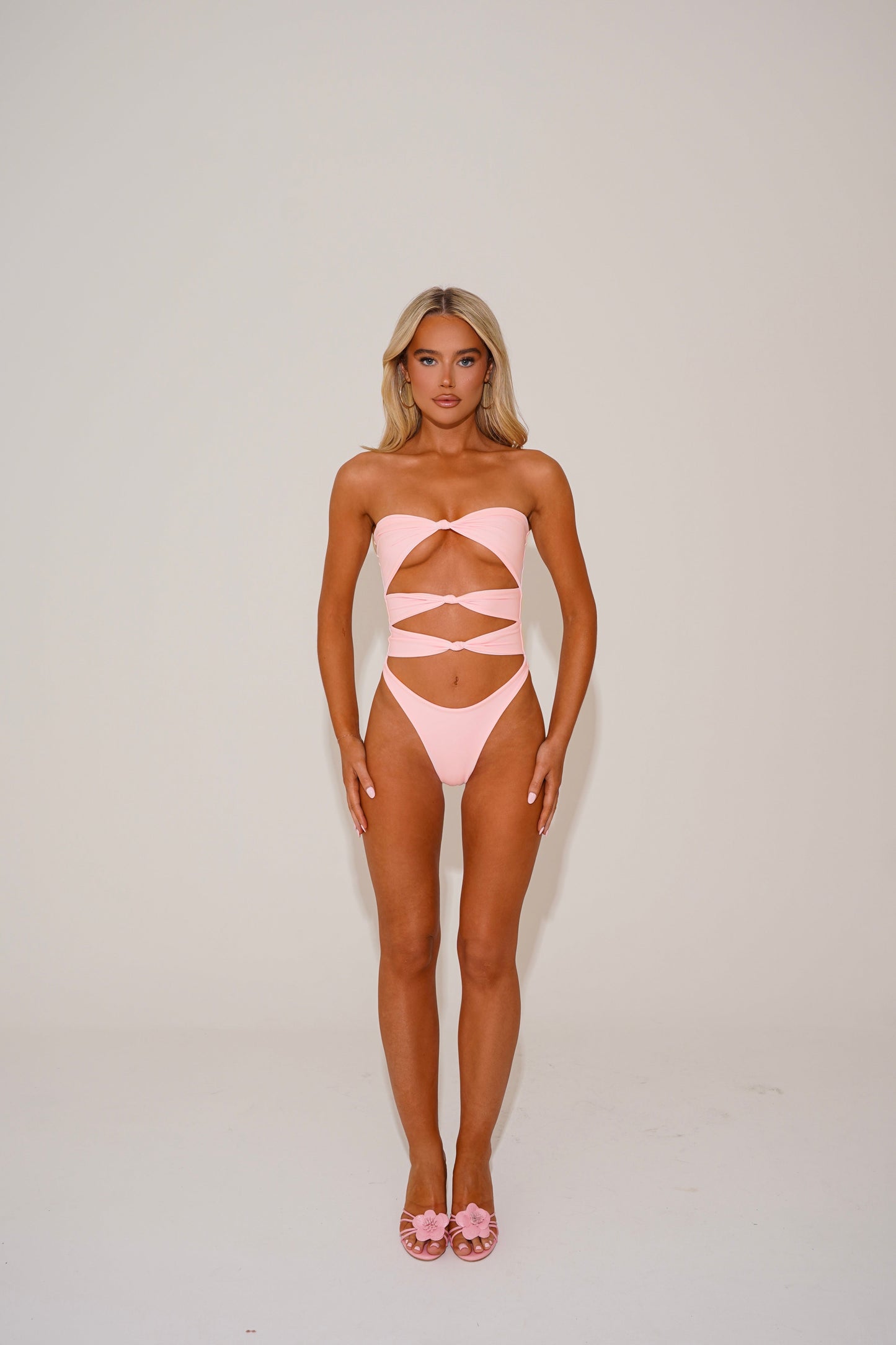 Il costume intero annodato - rosa milkshake