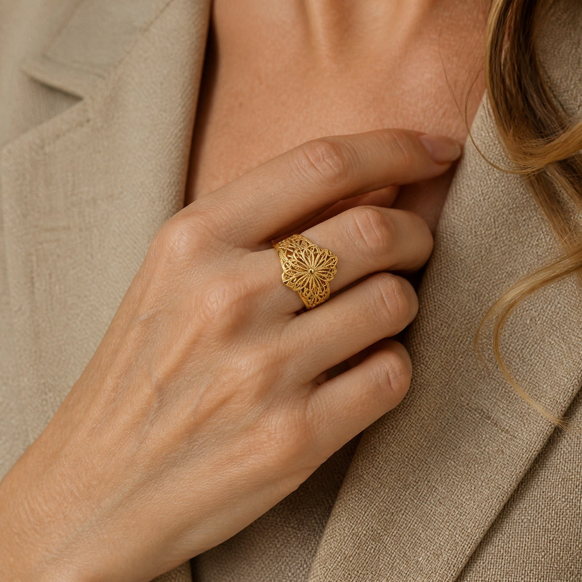 ANITA | Anello Dorato a Fiore