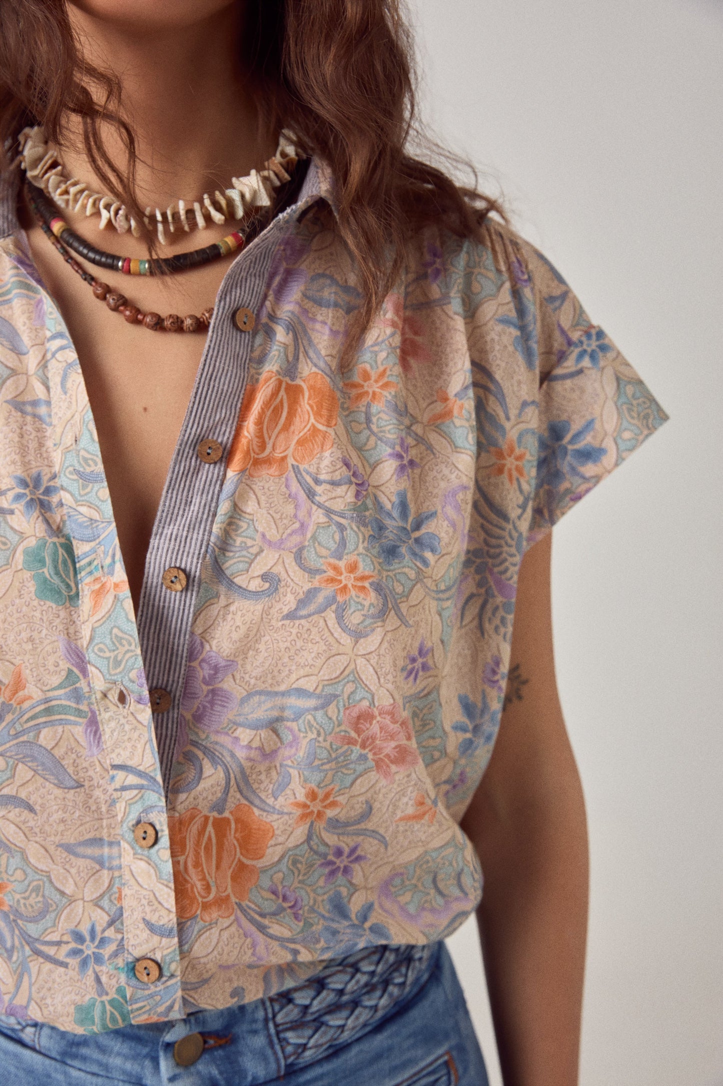 CAMISA FLORA CONTRASTE™