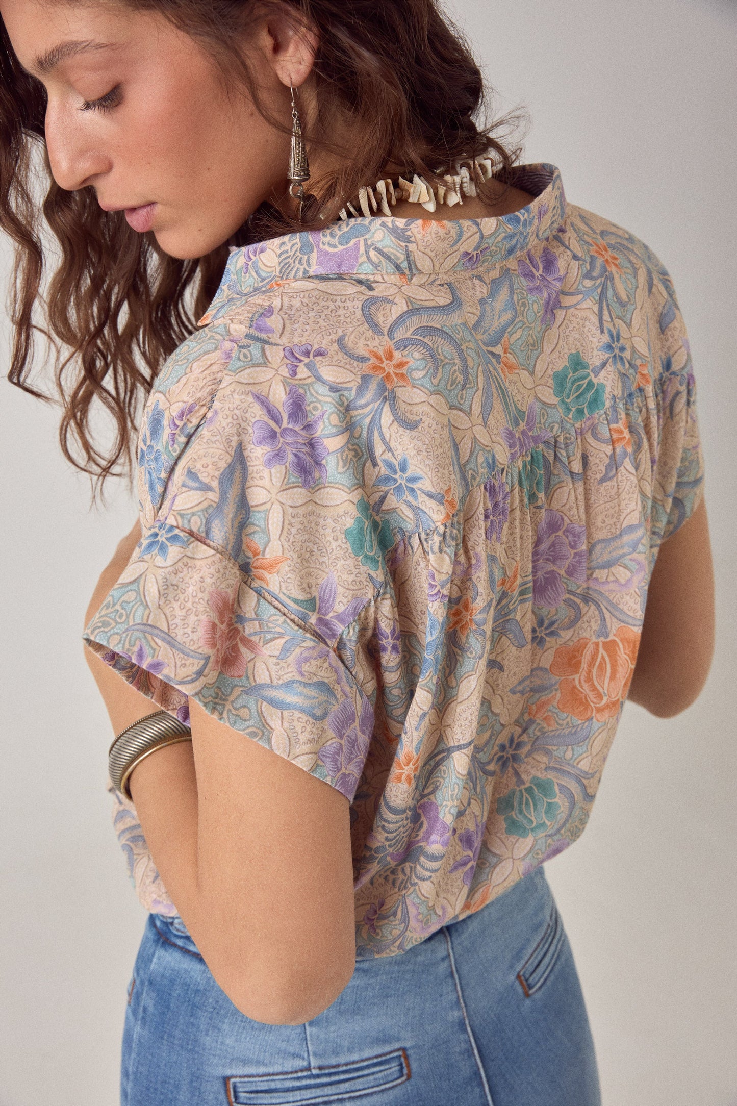 CAMISA FLORA CONTRASTE™