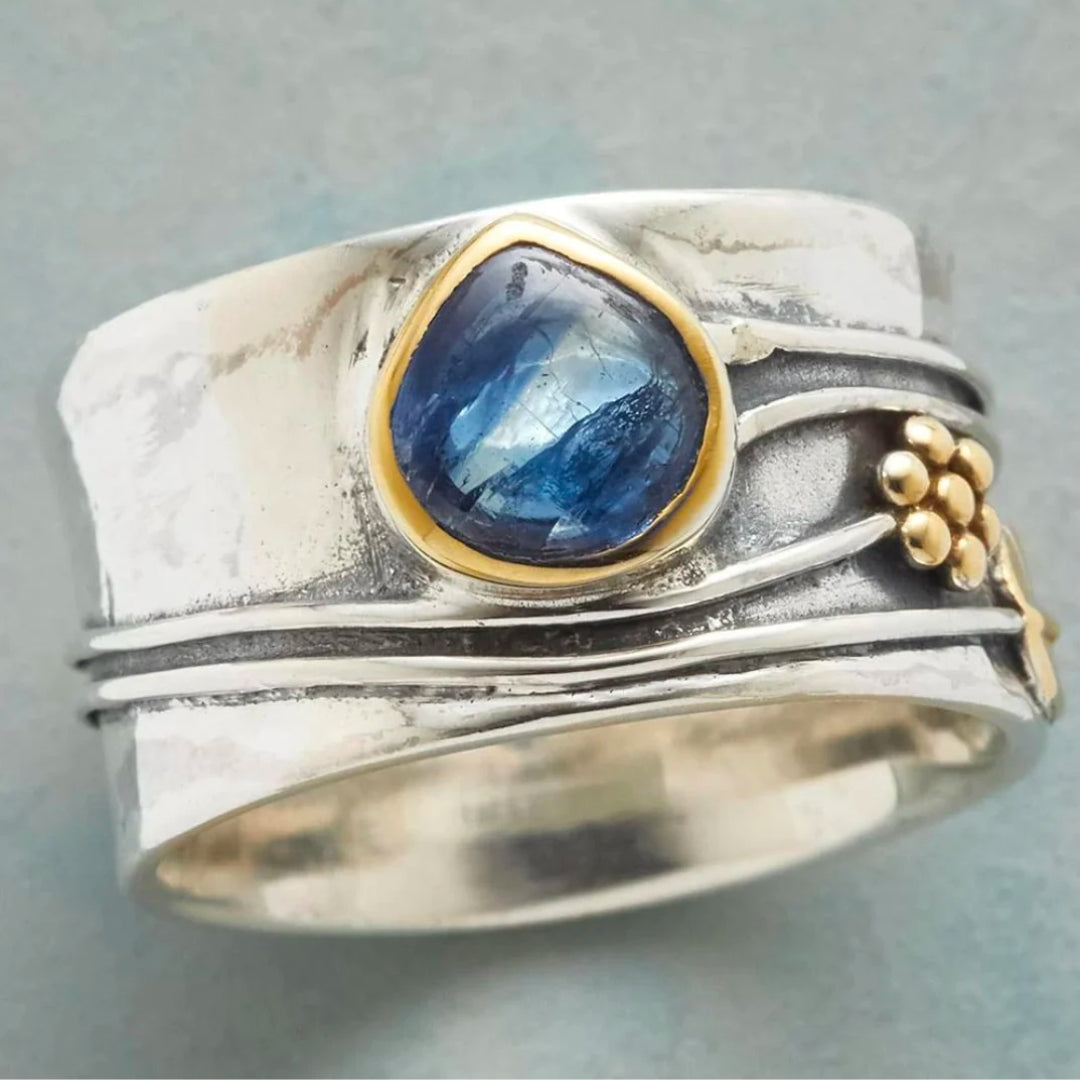 Lauretta | Anello Vintage con Zaffiro Blu in Argento Dorato