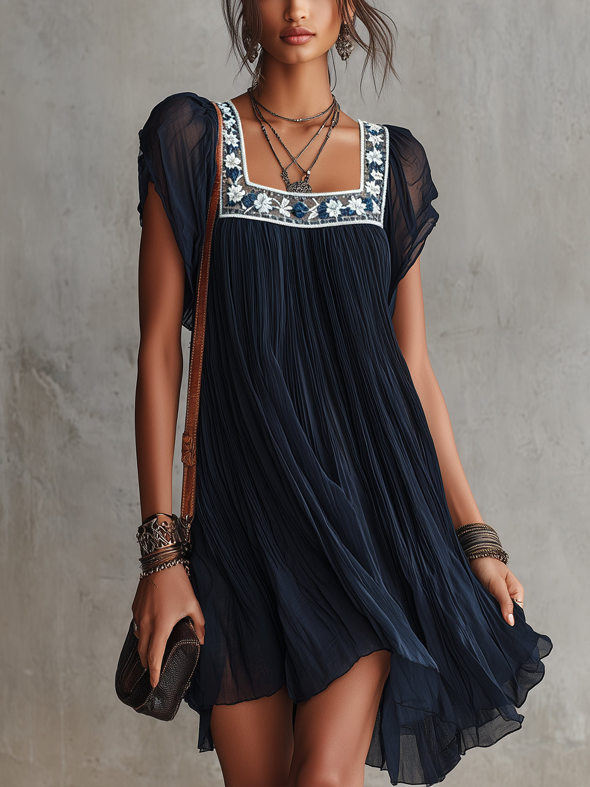 LUCIA™ | Abito Mini Plissettato Blu Navy con Fiori Ricamati