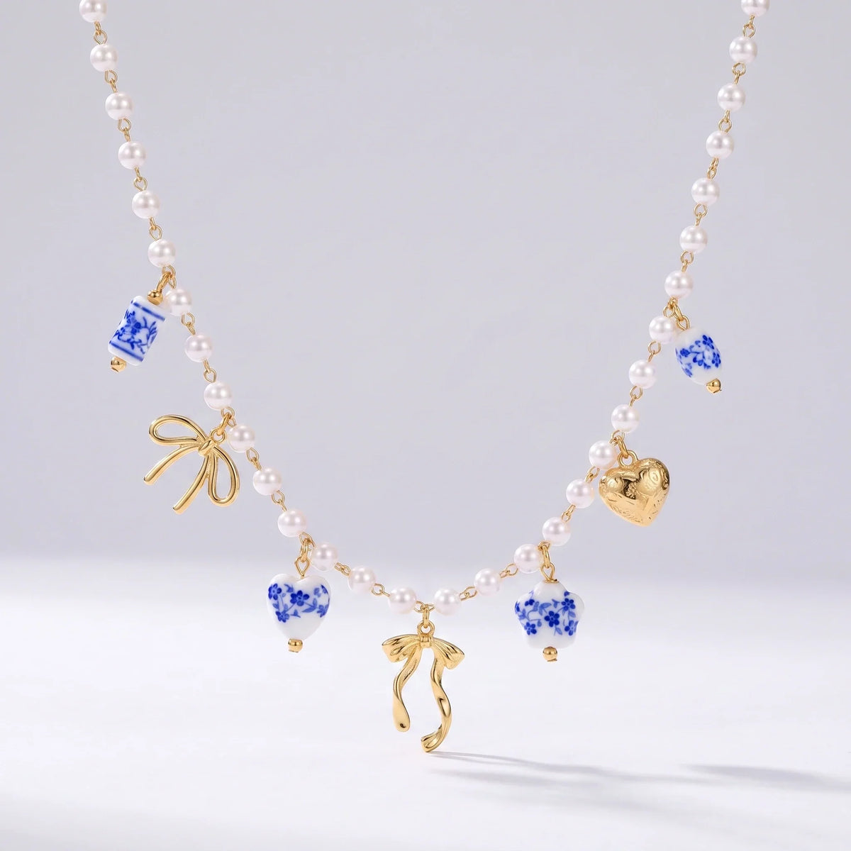Collana di Perle, Fiocchi e Ceramica