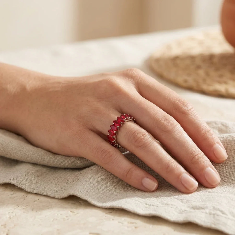 ALMA | Anello Dorato con Pietra Rossa