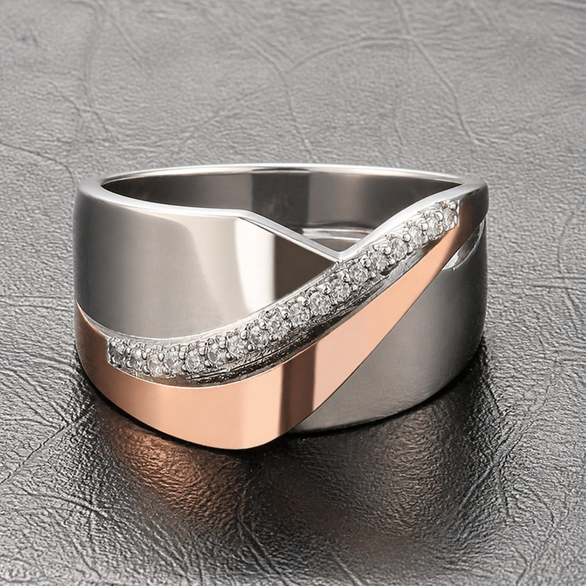 CLELIA | Anello Scolpito con Zirconi