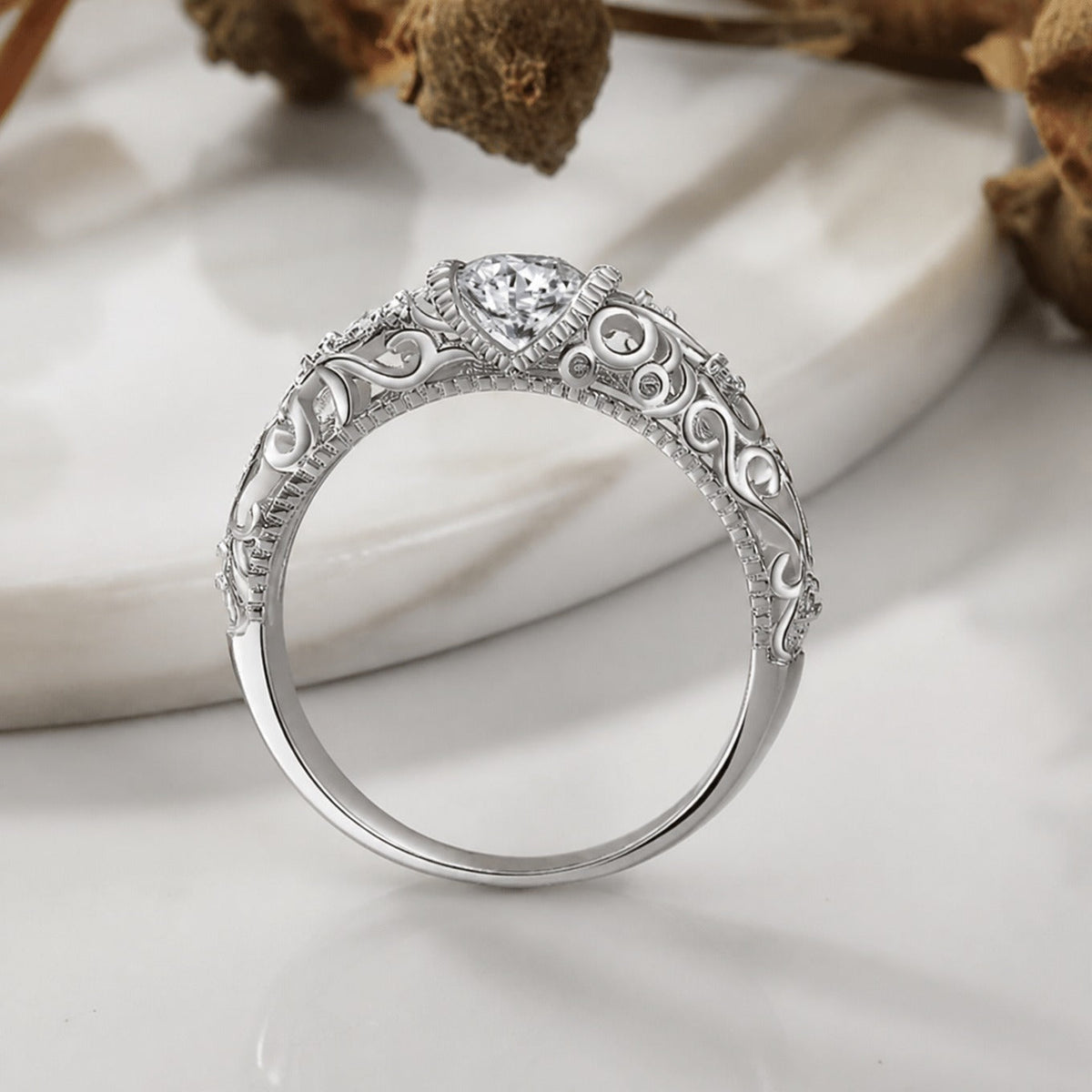 CLARA | Anello Argentato con Zirconi