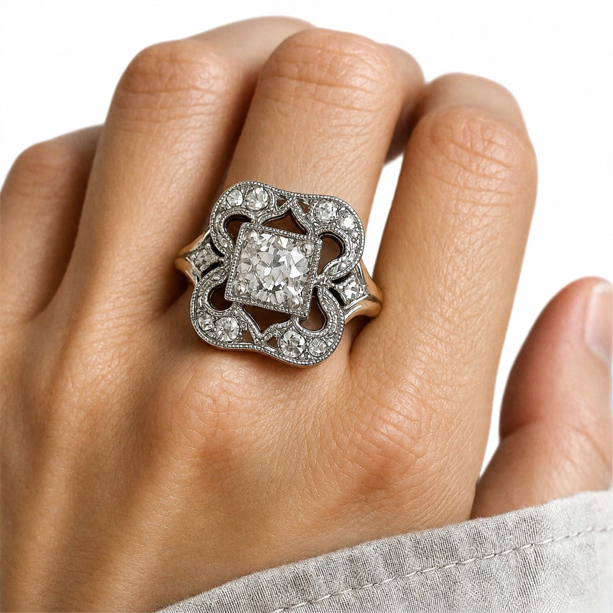 AGNESE | Anello Dorato Vintage con Zirconi
