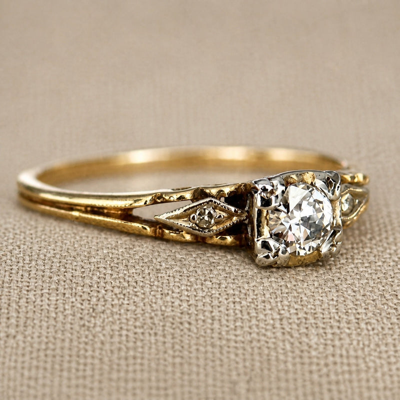 LINDA | Anello Dorato Luminoso con Cristalli