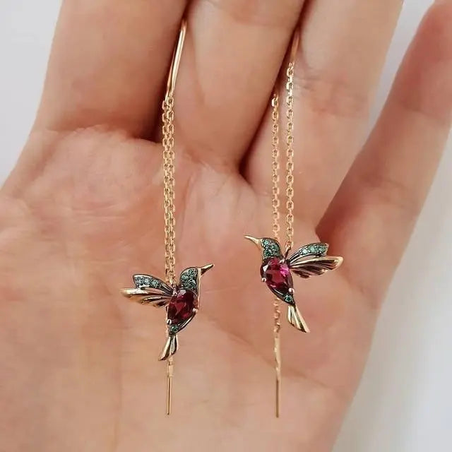 CRISTIANA | Orecchini a Filo con Colibrì in Oro e Cristalli